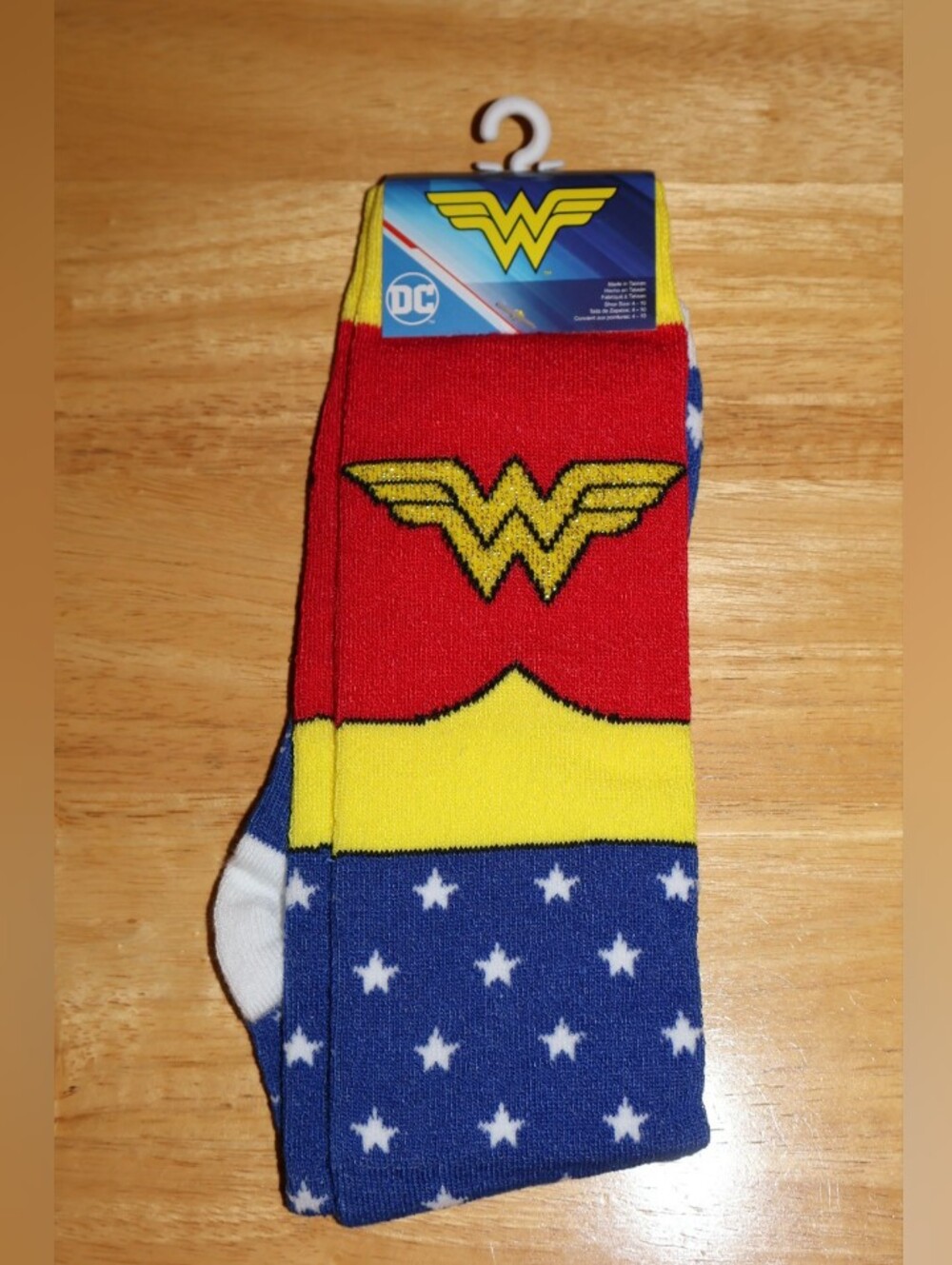 Wonder Woman Knee-High Socks.  Fits Sizes 4-10. NWT.